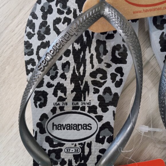 NWT Havaianas Grey Graphite Cheetah Print Flip Flops US 7 -8 Runs Small - Picture 2 of 7
